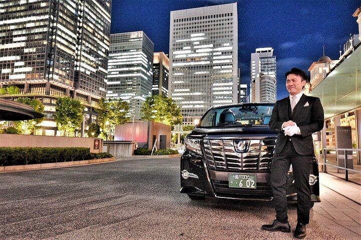 Private Tokyo Night Driver-Guided Tour