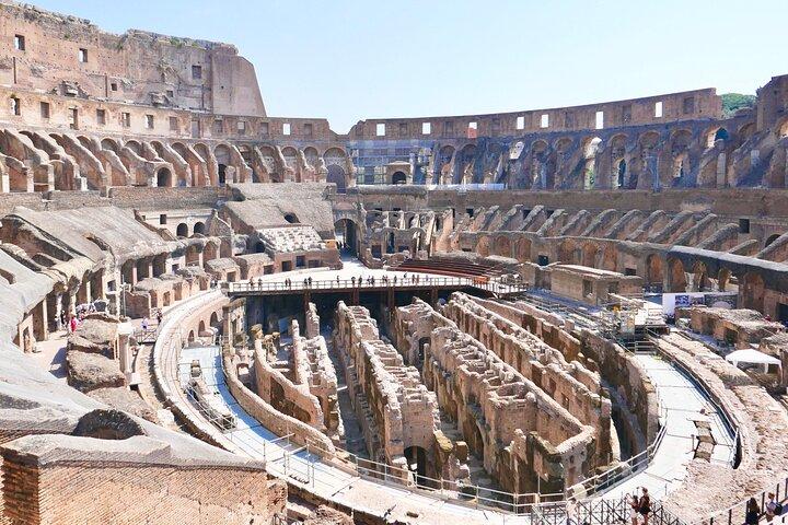 Private Tour of Colosseum Arena with Entrance to Roman Forum