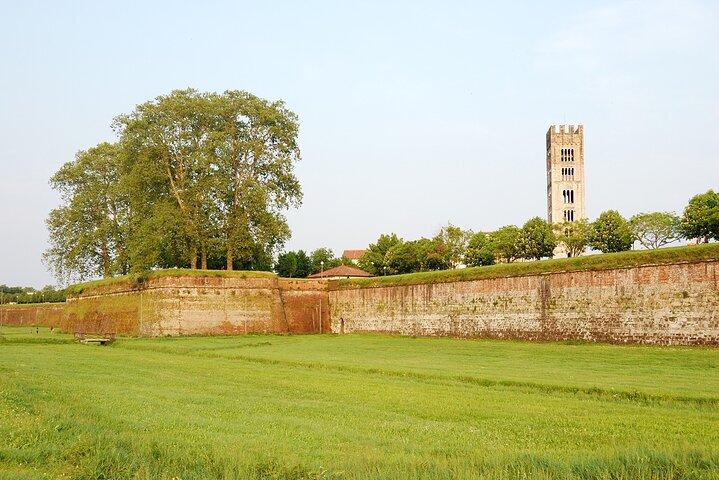 Private Guided Tour of Lucca by E-bike or City bike