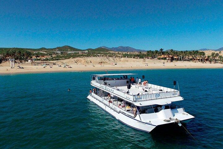 Whale Watching on 2-Level Boat with Breakfast and Drinks Included
