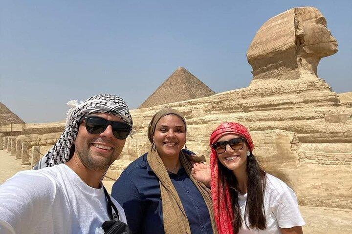 Taxi from the airport to The pyramids of Giza