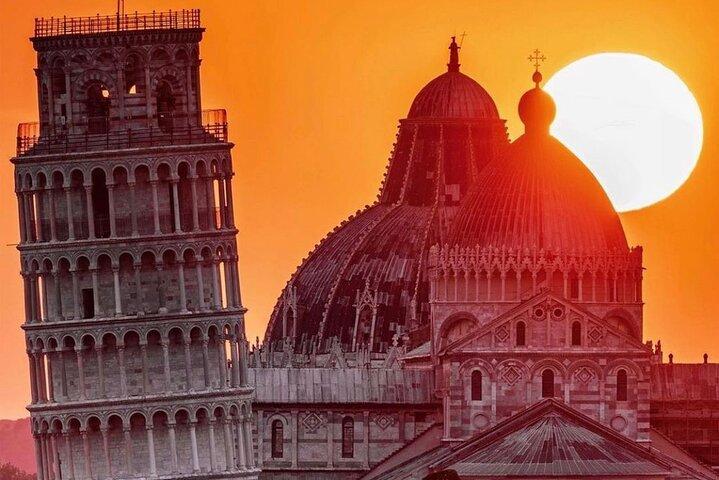PRIVATE Day-Trip Tour around Pisa and Lucca from Florence