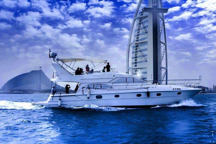 2 Hour Yacht Tour Around Palm Island