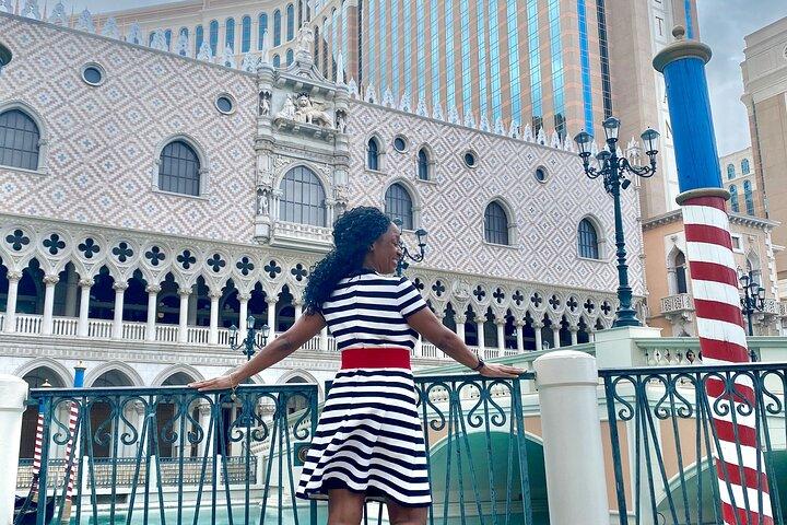 Las Vegas Walking Photo Tour
