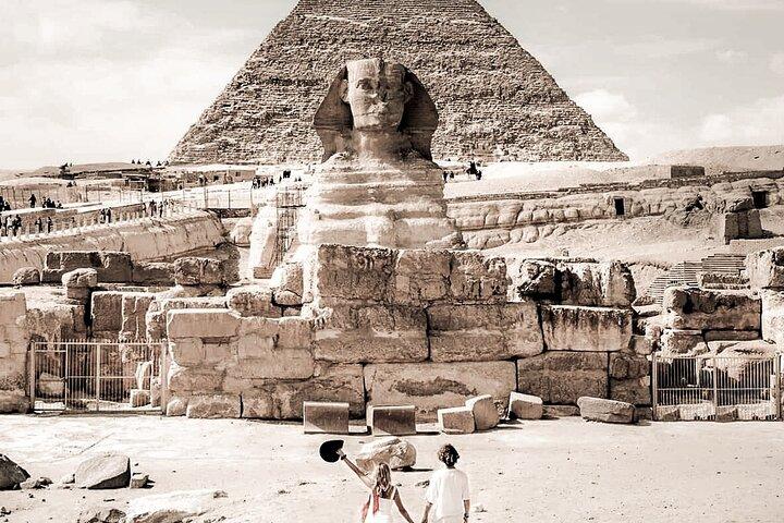 Pyramids of Giza, Sphinx and Egyptian Museum Day Tour