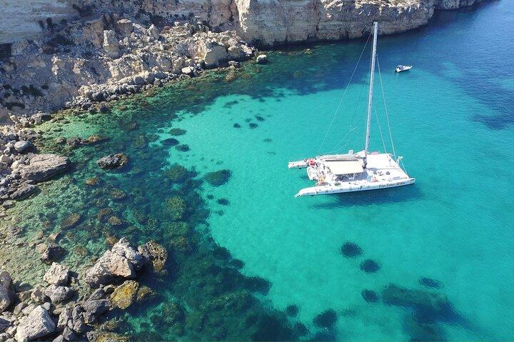 Full-Day Catamaran Cruise with Lunch in Island of Malta