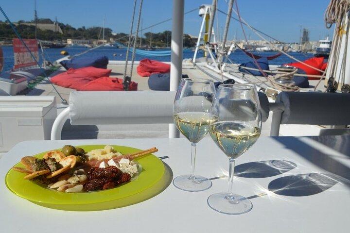 Full-Day Catamaran Cruise with Lunch in Island of Malta