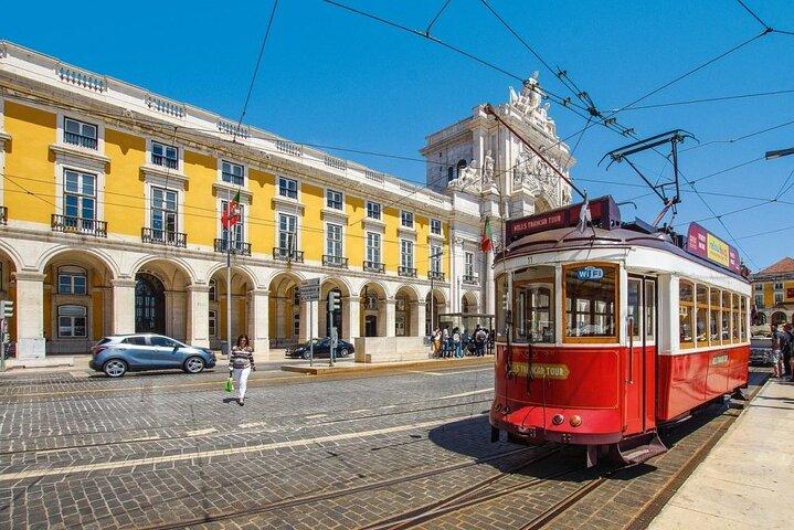 Private Departure Transfer: Hotels to Lisbon Airport or Cruise