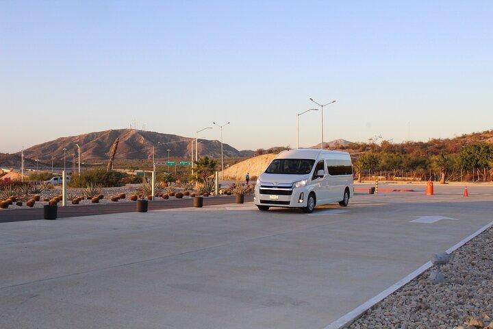 Private Roundtrip Airport Transfer: SJD to Los Cabos - up to 13