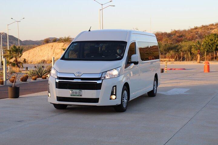 Private Roundtrip Airport Transfer: SJD to Los Cabos - up to 13