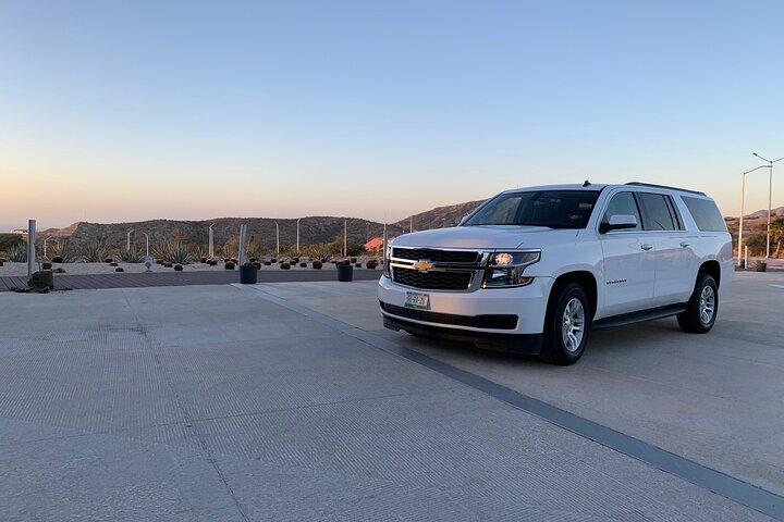 Private Roundtrip Luxury SUV Transfer: Los Cabos (SJD) Airport