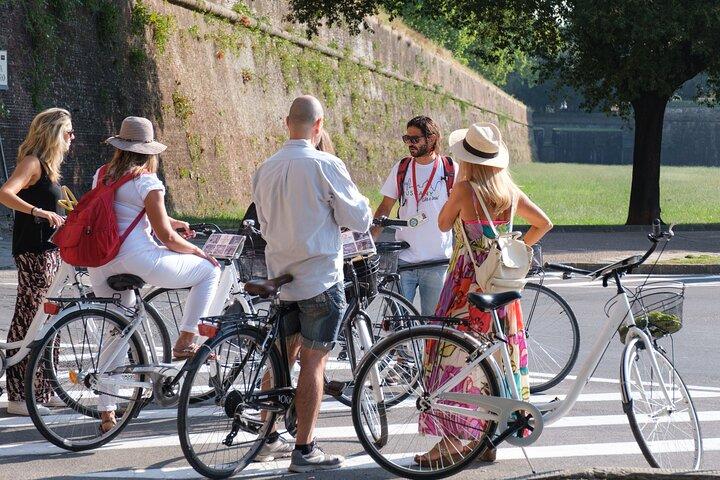 Lucca Bikes and Bites with food tastings for Small Groups or Private