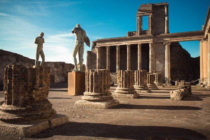 Amalfi Coast: Pompeii Small Group with Skip the Line Tickets