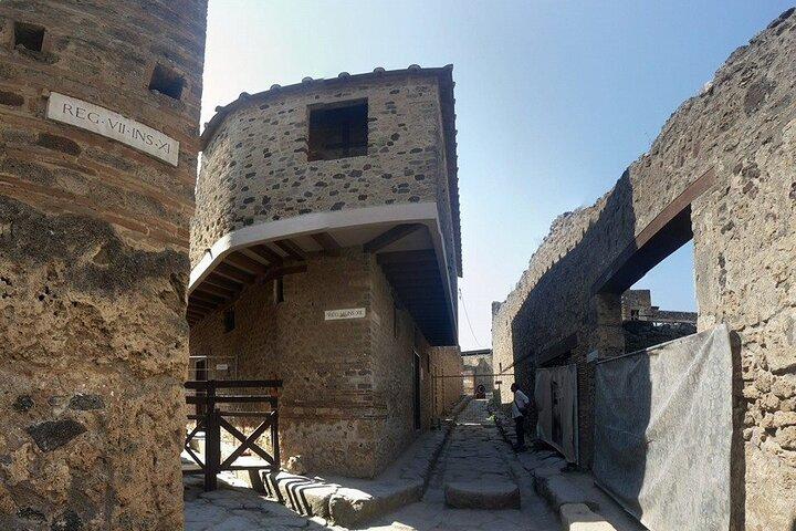 Amalfi Coast: Pompeii Small Group with Skip the Line Tickets