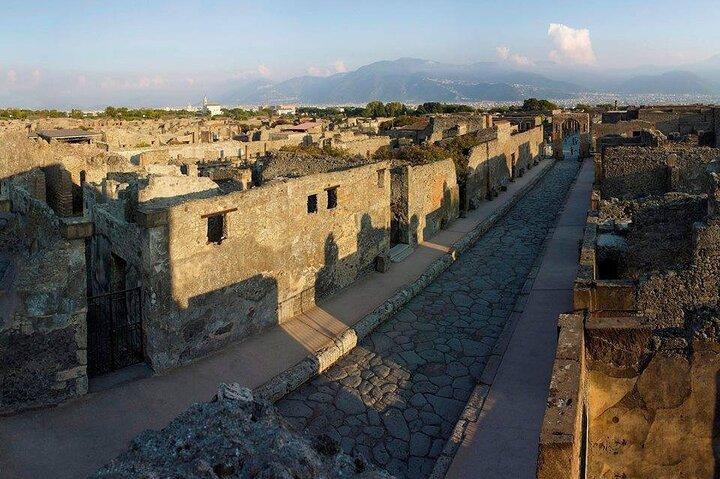 Amalfi Coast: Pompeii Small Group with Skip the Line Tickets