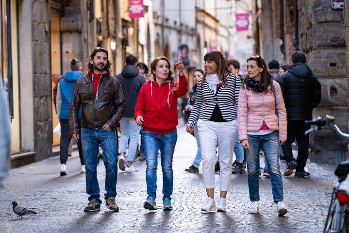 Lucca Aperitivo evening walk with food and wine for Small Groups