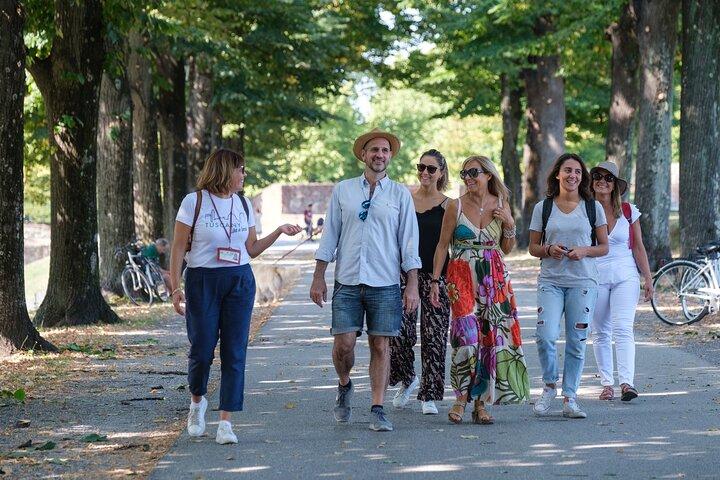 Lucca Aperitivo evening walk with food and wine for Small Groups
