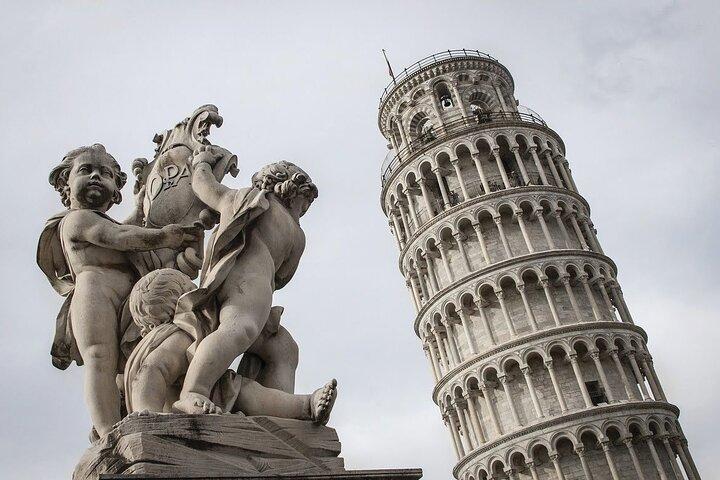 From Florence to Pisa: Half Day tour by Minivan
