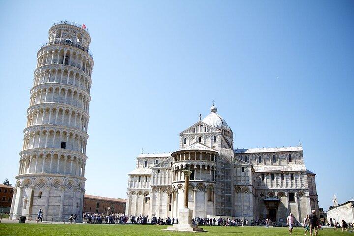 From Florence to Pisa: Half Day tour by Minivan