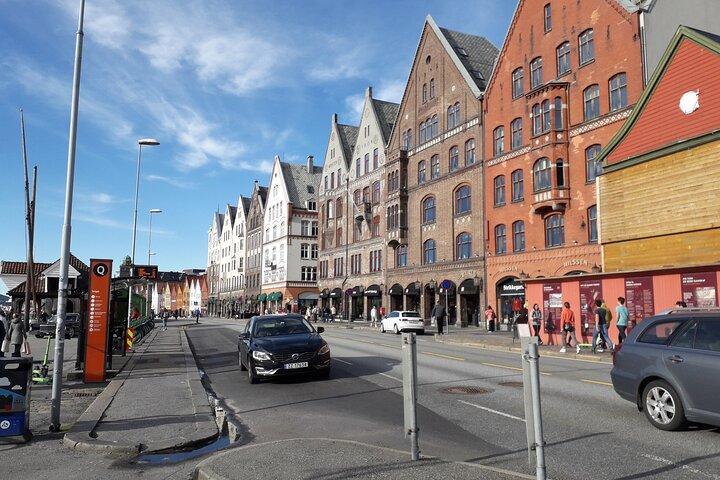 Walking tour: Medieval Spirit of Bergen + sweet Arctic gifts