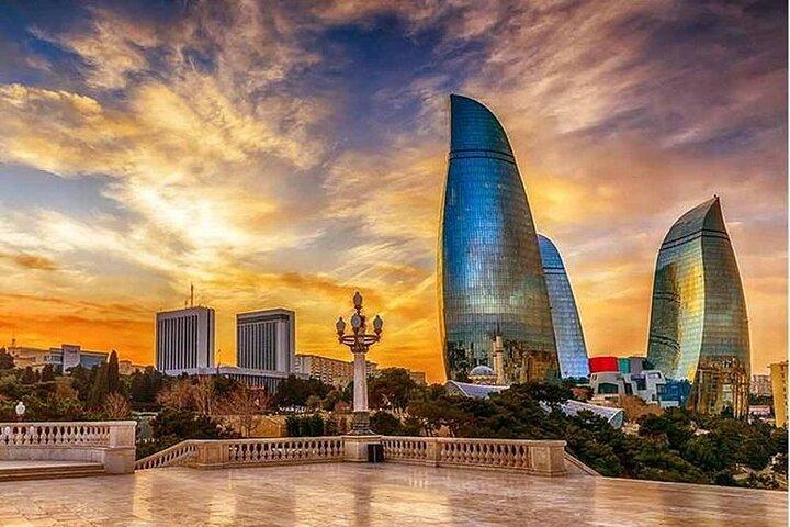 Baku by Night: Private 2-Hour Car Tour with Scenic Stops