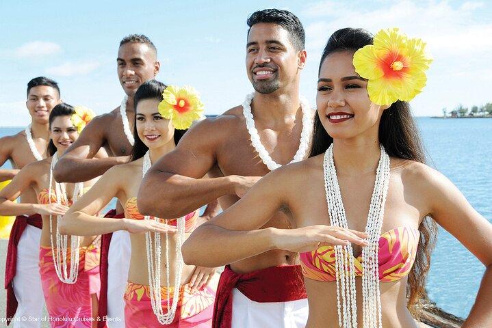 Honolulu: Three Star Deluxe Sunset Dinner Cruise and Show