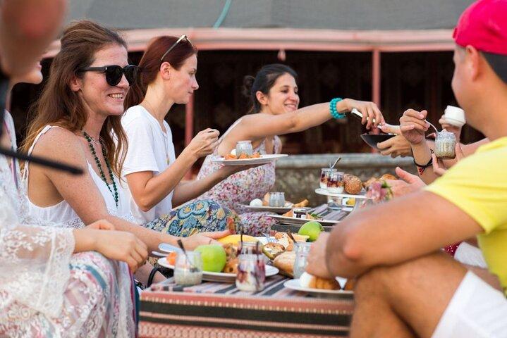 Dubai Balloon Ride and Breakfast, Camel, Falconry and Transfers