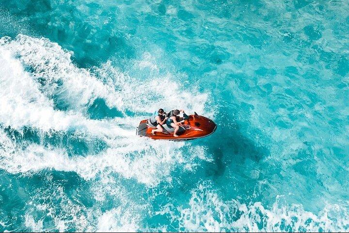 Jet Skiing around La famille ship and smaller pristine cays 2hr