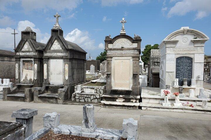 New Orleans Garden District and Cemetery Bike Tour