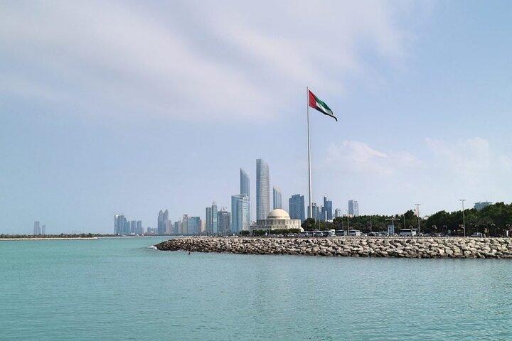 Abu Dhabi Private Tour with Louvre & High Tea at Etihad Tower