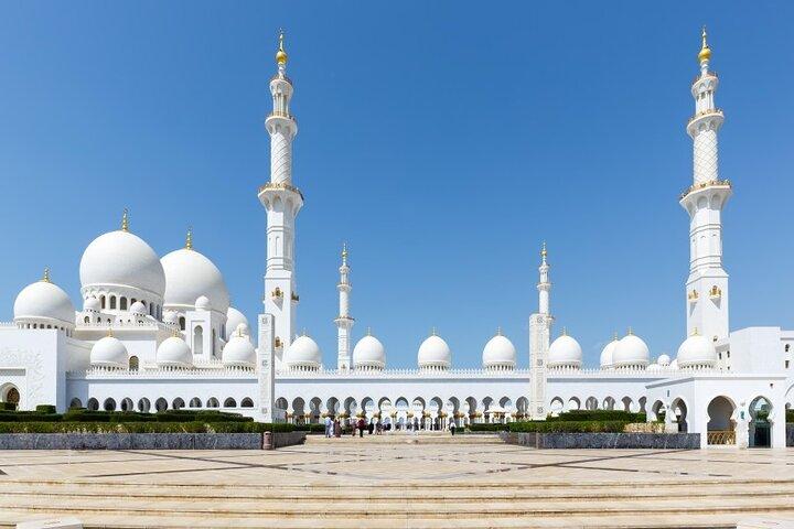 Abu Dhabi Private Tour with Louvre & High Tea at Etihad Tower