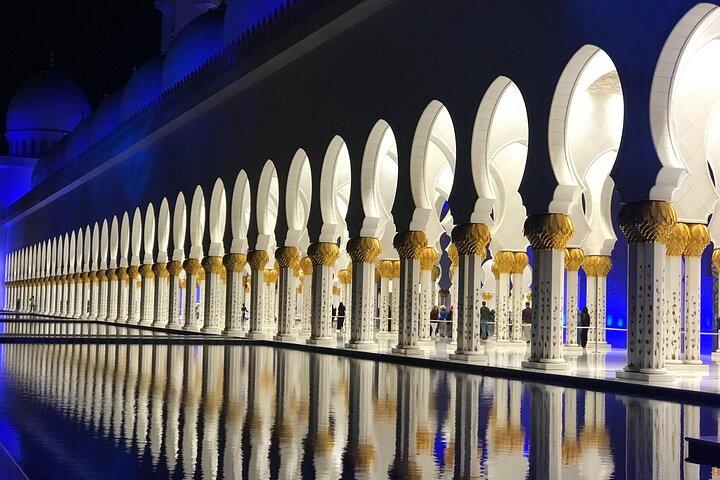 Abu Dhabi Private Tour with Louvre & High Tea at Etihad Tower