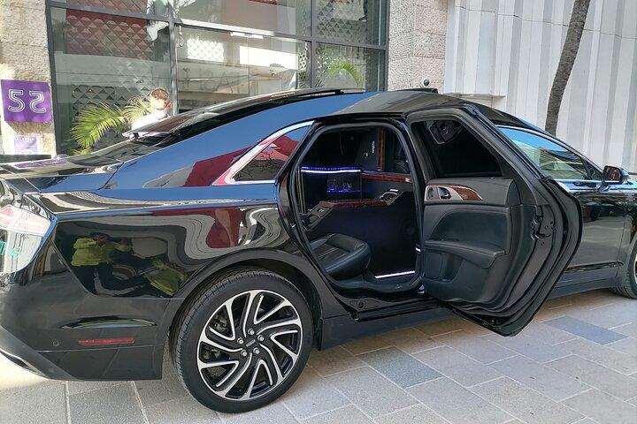 Lincoln Stretch Limousine with Wi Fi on board