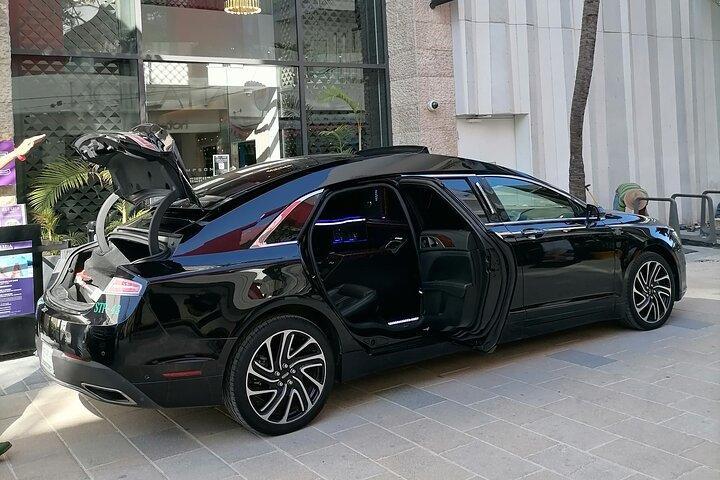 Lincoln Stretch Limousine with Wi Fi on board