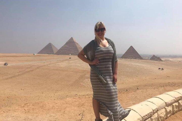 Private Full-day Guided Tour to Giza Pyramids & Sphinx , Sakkara and Memphis