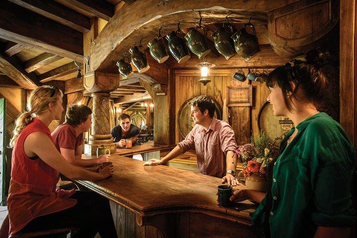 Private 3 Day Tour: Hobbiton, Rotorua, Waitomo & Hamilton Gardens