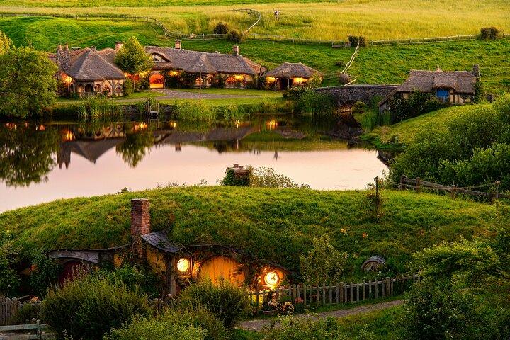 Private 3 Day Tour: Hobbiton, Rotorua, Waitomo & Hamilton Gardens