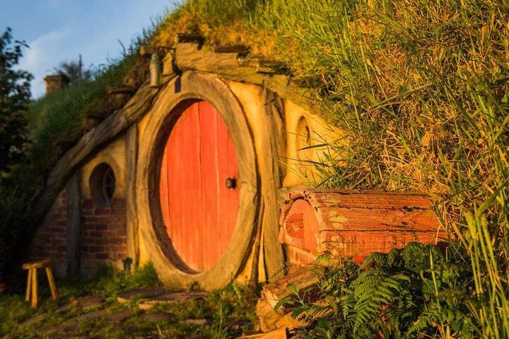Private 3 Day Tour: Hobbiton, Rotorua, Waitomo & Hamilton Gardens