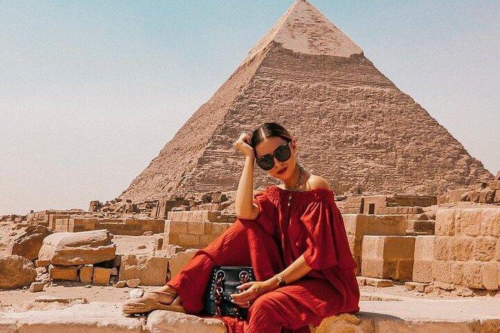 Giza pyramids and Cairo tour from Luxor hotel by plane