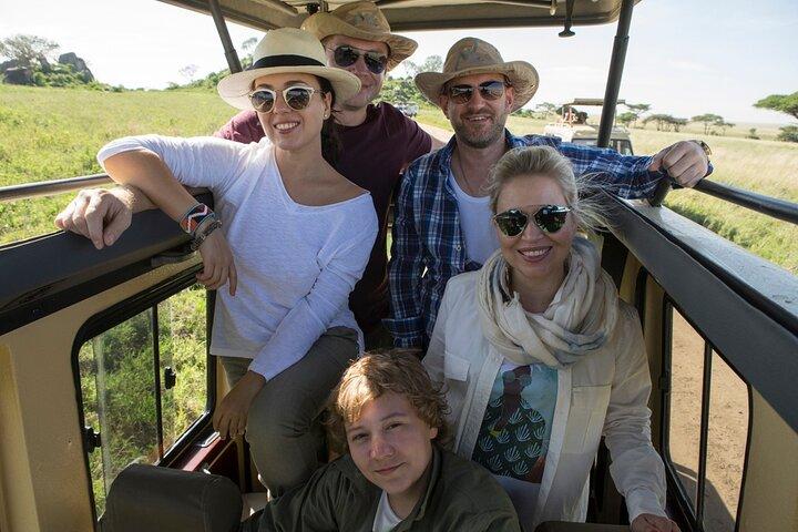 3 Days Serengeti Park & Ngorongoro Crater Adventure Safari