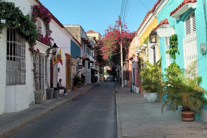 Private Cartagena city and street food tour.