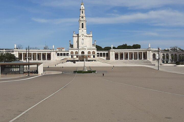 Garden of Peace Eden Park, Grutas, Fátima, Batalha, Nazaré,Óbidos