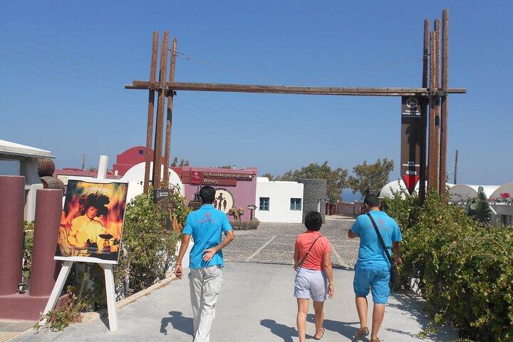 Santorini by Car with a Local: Wineries, Views & Hidden Spots