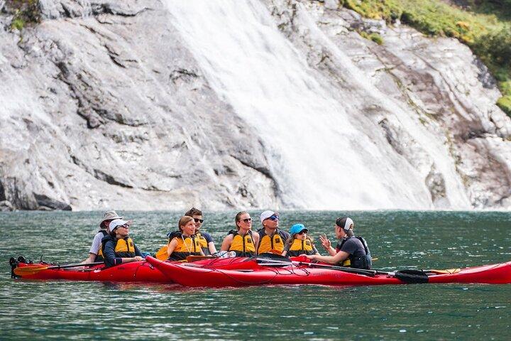 Guided kayak tour "The Seven Sister Tour" on the Geiranger Fjord - 4 h
