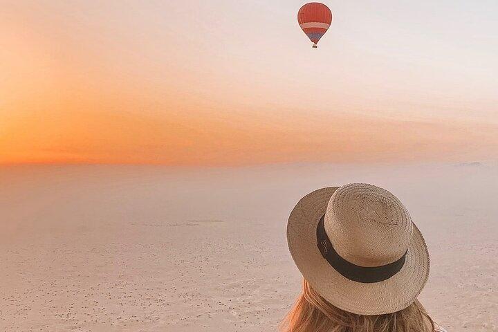 Enjoy Hot Air Balloon Ride, Vintage Land Rover Ride & Breakfast and Falcon Show