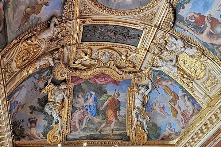 Private Louvre Museum Tour by Alberto Local Guide and his team in Paris