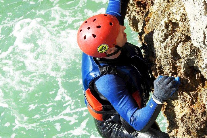 CLIFF JUMPING tour - Coasteering in Albufeira