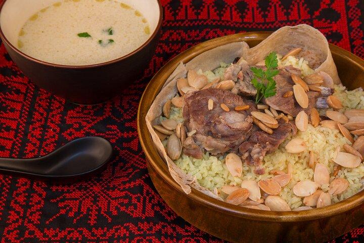 Amman: Private Panoramic Tour and Local Meal-Optional Wine Taste