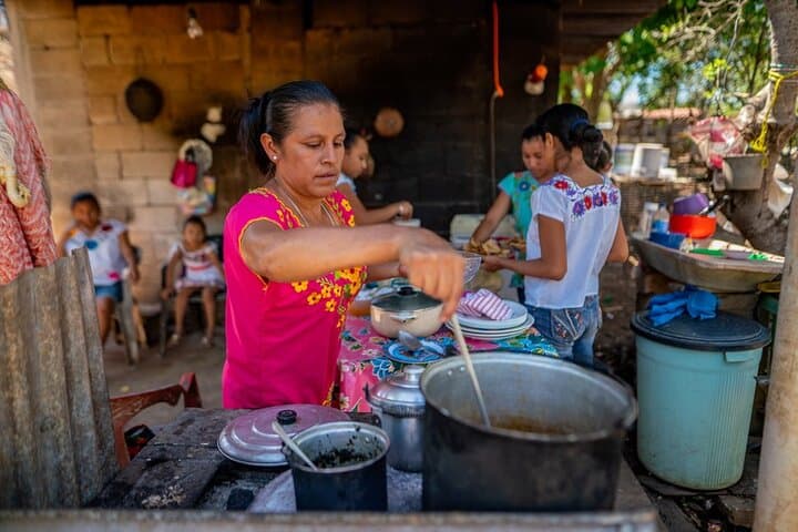 Unlock Teotihuacan Pyramids: Private Tour & Delicious Local Lunch