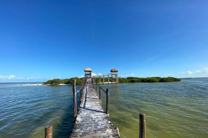 Boat Tour of Three Islands in Holbox with Transportation